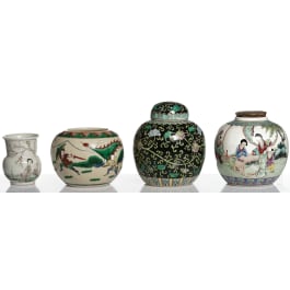 Drei Chinesische Gefäße und eine kleine Vase, 1940-1980