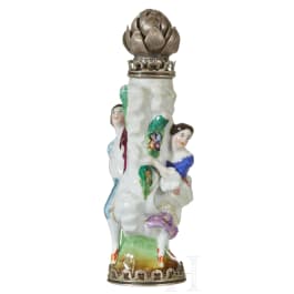 Porzellan-Parfumflakon mit Silbermontierung, Russland, Kostroma, Wasiliew Artemii Blochin, 1908 - 1917 (Montierung)