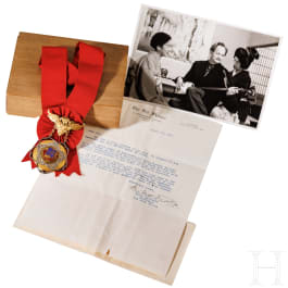 Wilhelm Kempff (1895 - 1991) - goldene Jiji Shimpo Medal of Honor, verliehen an den deutschen Klaviervirtuosen und Komponisten, 1936