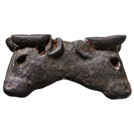 Zwei antithetisch angeordnete Stierk&ouml;pfe, Bronze, neosumerisch, sp&auml;tes 3. Jtsd. v. Chr.