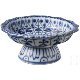 Blau-wei&szlig;e Tazza (Fu&szlig;schale), China, 19. Jhdt.