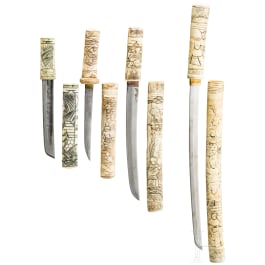 Wakizashi und drei Tantos mit Beinmontierung, Japan, 20. Jhdt.