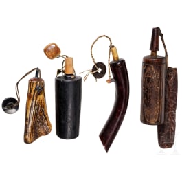 Kleine Sammlung Kayaku Ire (Pulverflaschen) und Koyaku Ire (Z&uuml;ndkrautflaschen), Japan, Edo-Periode