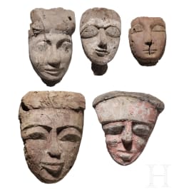 F&uuml;nf alt&auml;gyptische Mumienmasken aus Holz, Sp&auml;tzeit oder ptolem&auml;isch, Mitte 1. Jtsd. v. Chr. - 1. Jhdt. v. Chr.