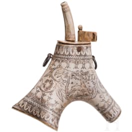 Geweih-Pulverflasche, Ungarn/Siebenb&uuml;rgen, um 1700 und sp&auml;ter