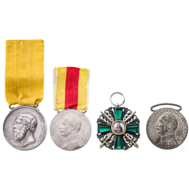 Orden vom Z&auml;hringer L&ouml;wen. Ritterkreuz 2. Klasse mit Schwertern, und drei weitere Auszeichnungen
