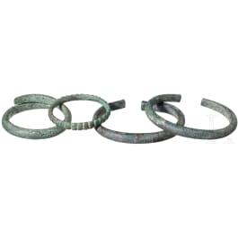 Drei urnenfelderzeitliche und ein hallstattzeiticher Armring, 10 - 7. Jhdt. v. Chr.