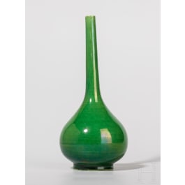 Gr&uuml;n glasierte Vase, China, wahrscheinlich 19./20. Jhdt.