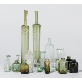 19 Glasfl&auml;schchen, 17. - 19. Jhdt.