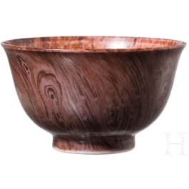 Koppchen in Holzoptik mit Qianlong-Marke, China, wohl 18. Jhdt.