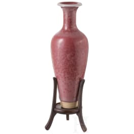 Kleine glasierte Vase mit Kangxi-Marke und wohl aus dieser Zeit (um 1700)