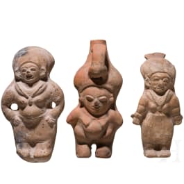 Drei pr&auml;kolumbische Tonfiguren, Ekuador, wohl 500 - 1500 n. Chr.