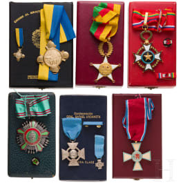 Gruppe von sechs Orden aus Zentralafrikanischer Republik, Tunesien, Venezuela, Luxemburg, Kamerun