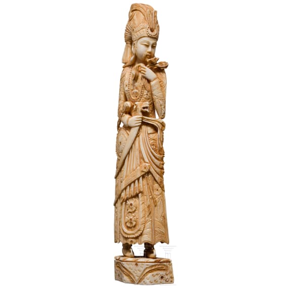 An Indian ivory figure of a prince, 1st half of the 20th century