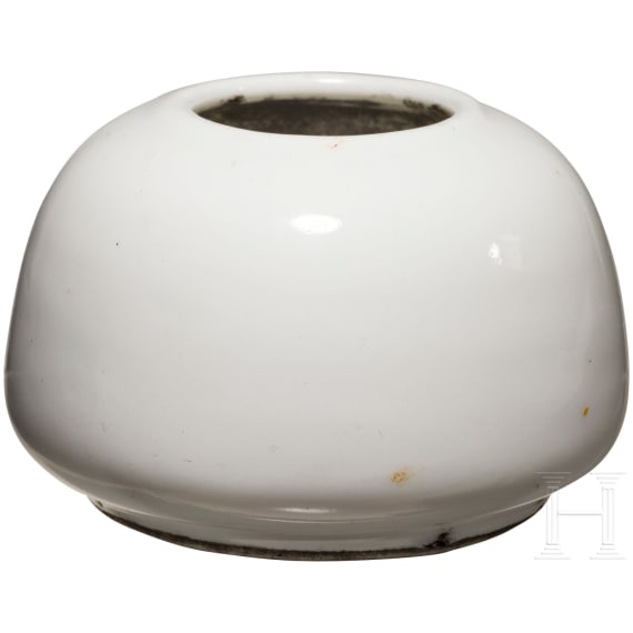A brush washing vessel made of porcelain, China, Quing Dynasty