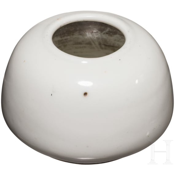 A brush washing vessel made of porcelain, China, Quing Dynasty