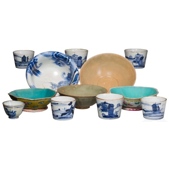 Twelve pieces of porcelain and ceramics, Japan/China, 18th-20th century