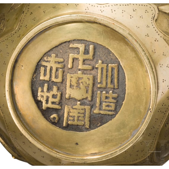 A Yen-Yen-type bronze vase, Qing dynasty