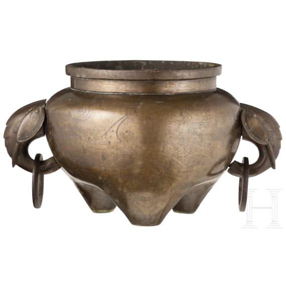 A Chinese bronze vessel with silver inlays, 19th century
