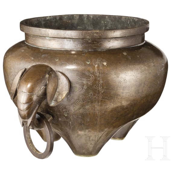 A Chinese bronze vessel with silver inlays, 19th century