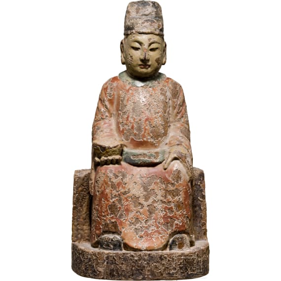 A Chinese wooden statue of an official, 18th/19th century