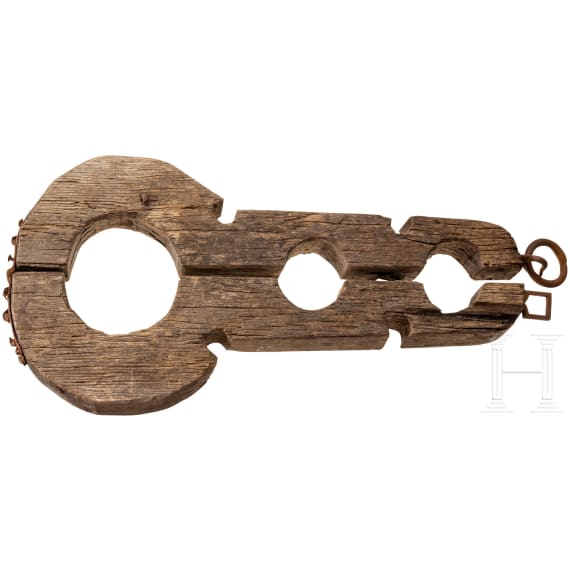 A pillory fiddle, collector's replica in the style of the 17th/18th century