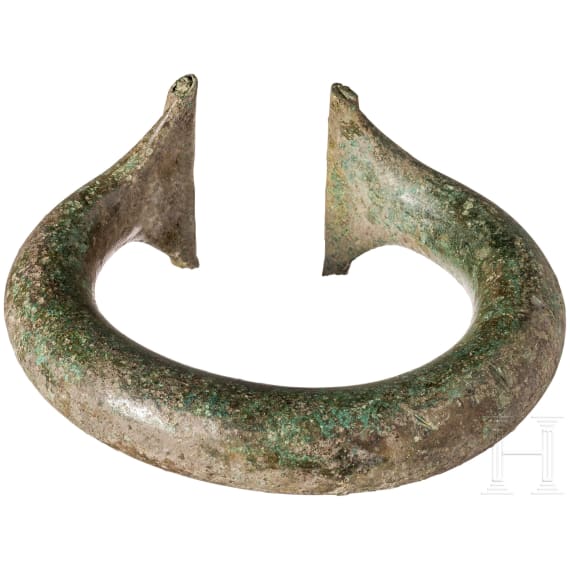 Massiger Ringbarren in Form eines Armreifs, Bronzezeit, 2. Jtsd. v. Chr.
