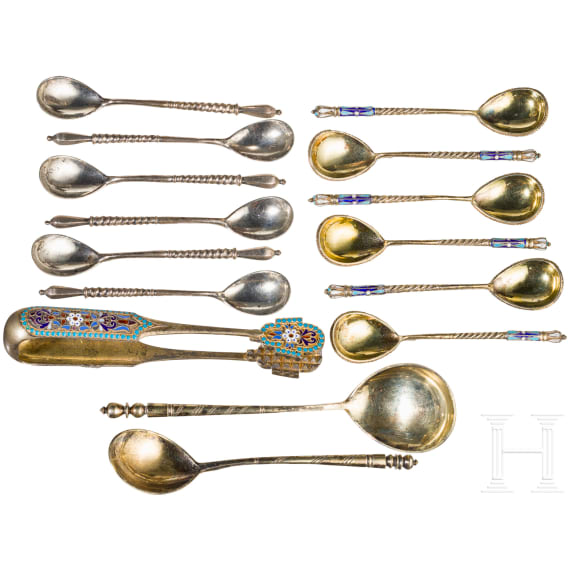 14 silberne Löffel, Zuckerzange, Gewürzbehälter, Russland, um 1820 bzw. zwischen 1840 und 1910