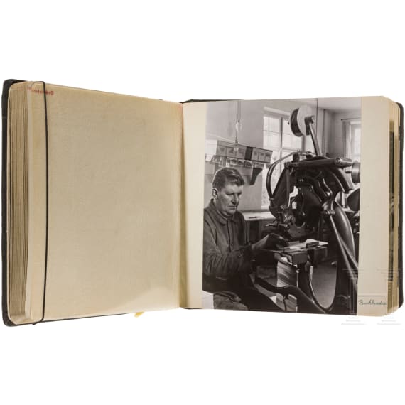 Photo album "Hirnverletztenheim Kuranstalt" in Munich, around 1920