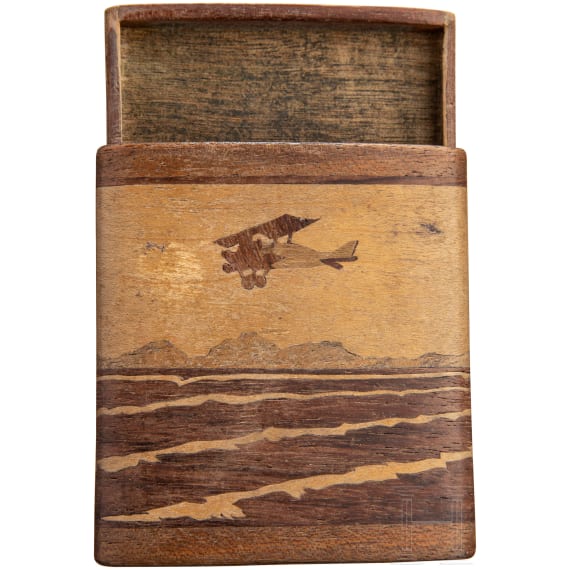 Cigarette case of a pilot, around 1916