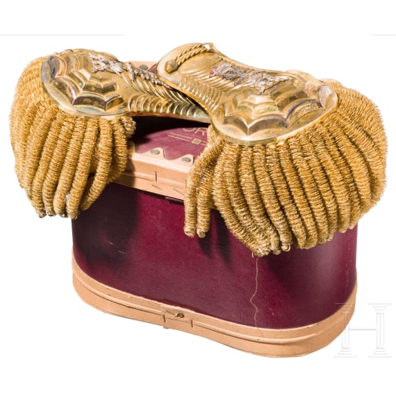 A pair of epaulettes M 1926 to the parade uniform for generals of the army