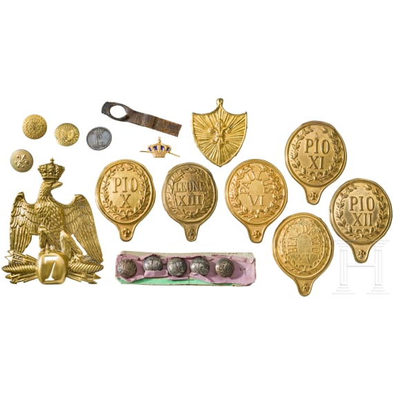 Convolute of insignia, mostly Vatican and Italy, 19th / 20th century