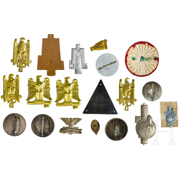 Convolute of badges of fascist Italian organizations