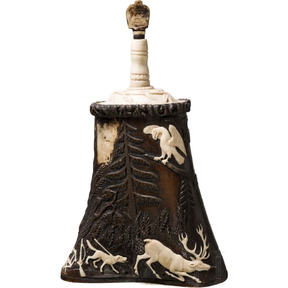 A German hunter's powder flask made of deerhorn, Lebrecht Schulz, Meiningen, circa 1820/30