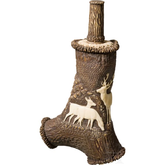 A German hunter's powder flask made of deerhorn, Lebrecht Schulz, Meiningen, circa 1830/40