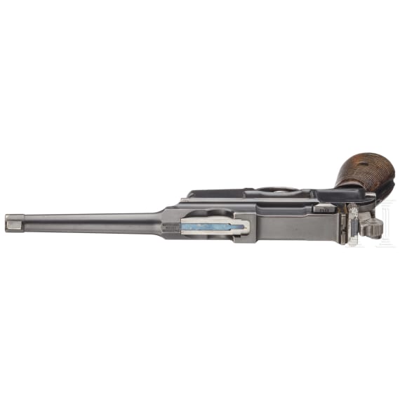 A Mauser C 96 - six-shot Cone hammer ("officer's version with reduced weight")