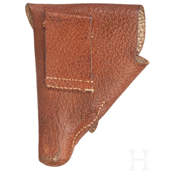 A Llama M 1913-16 of the Guardia civil with holster