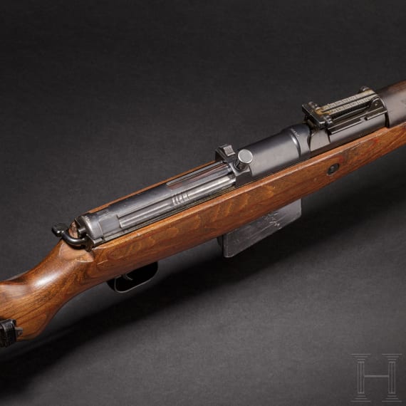 A semi-automatic rifle G 41(W), coded "duv - 43"