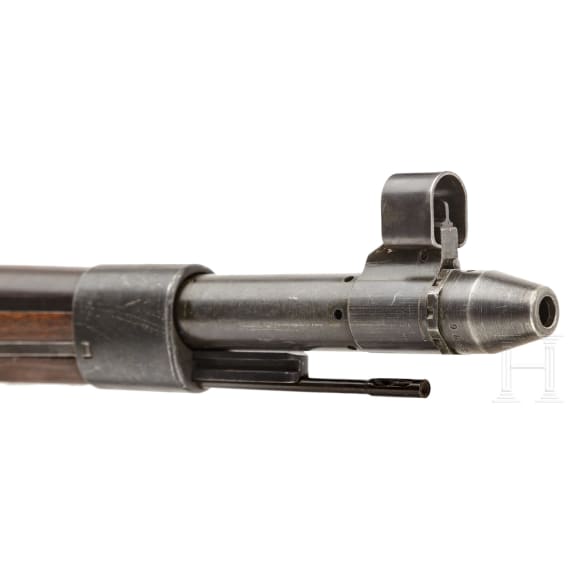 A semi-automatic rifle G 41(W), coded "duv - 43"