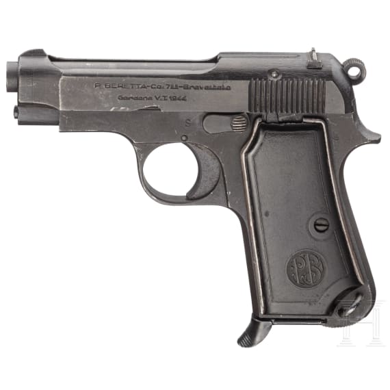 A Beretta M 35 with holster