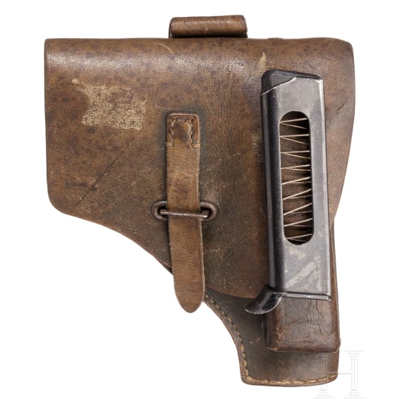 A Beretta M 35 with holster