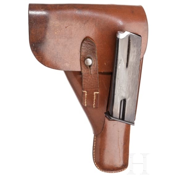 A FN HP M 35 with holster