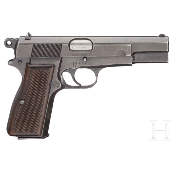 A FN HP M 35 with holster