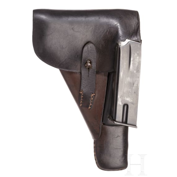 A FN HP M 35 with holster