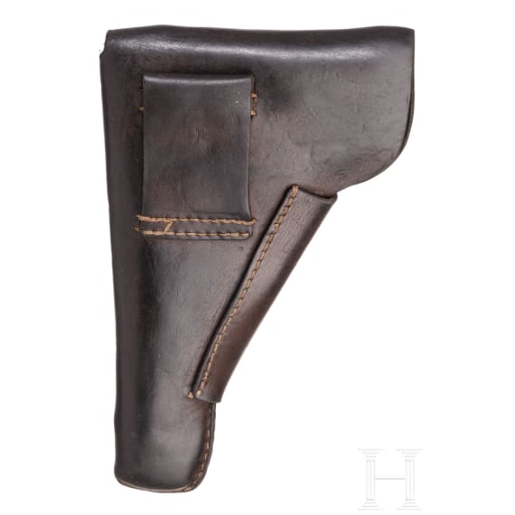 A FN HP M 35 with holster