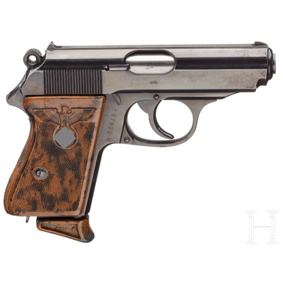 A Walther PPK "Ehrenwaffe des Politischen Leiters" (tr. "honorary firearm of the political leader") with holster and belt