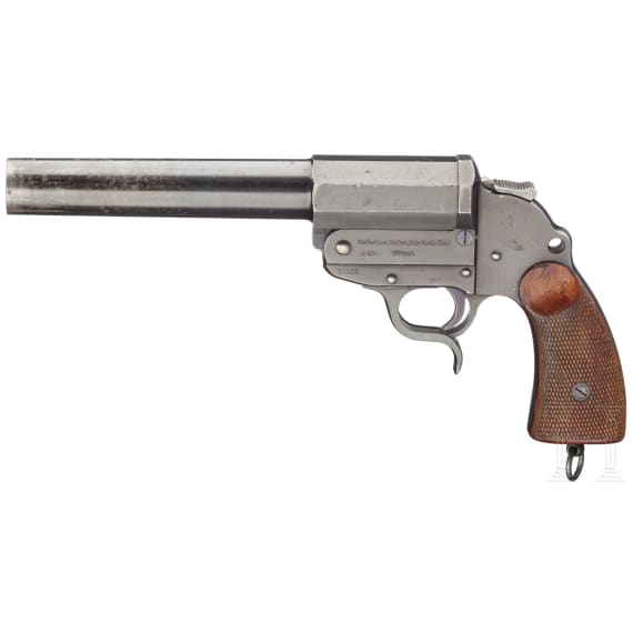 A Walther long-barreled flare gun (Army Model)