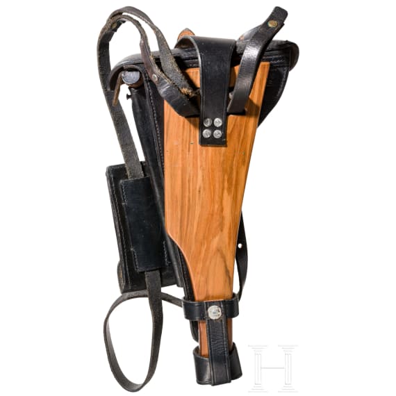 A holster and shoulder stock for an Artillery Luger, replicas