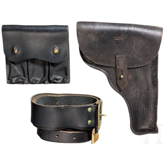 A holster and accessories for a Colt Kongsberg M 1914