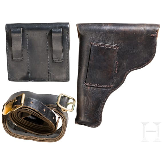A holster and accessories for a Colt Kongsberg M 1914